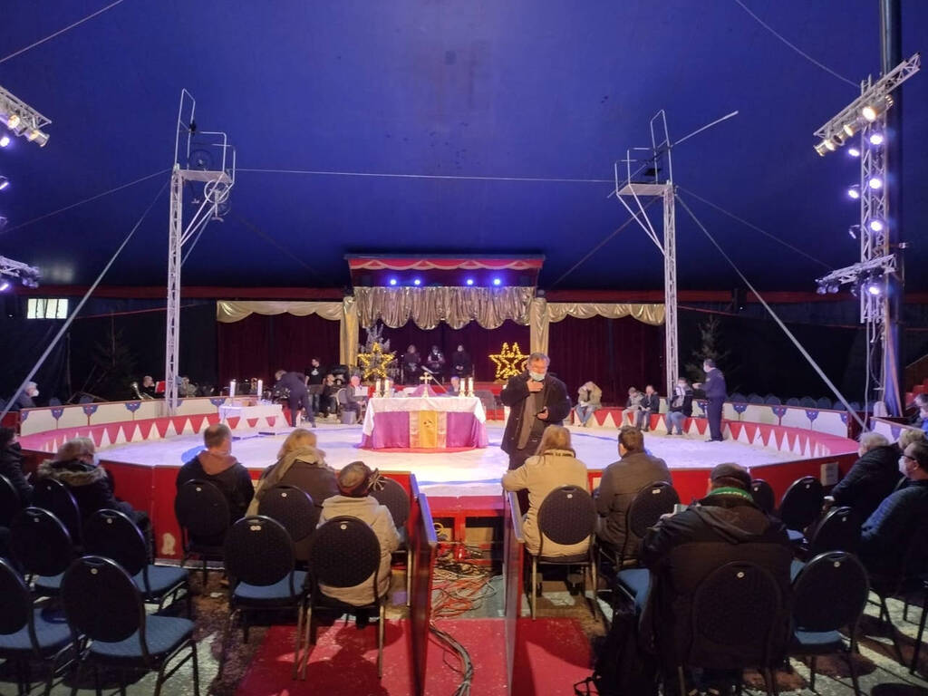 Gottesdienst im Weihnachtszirkus 2021